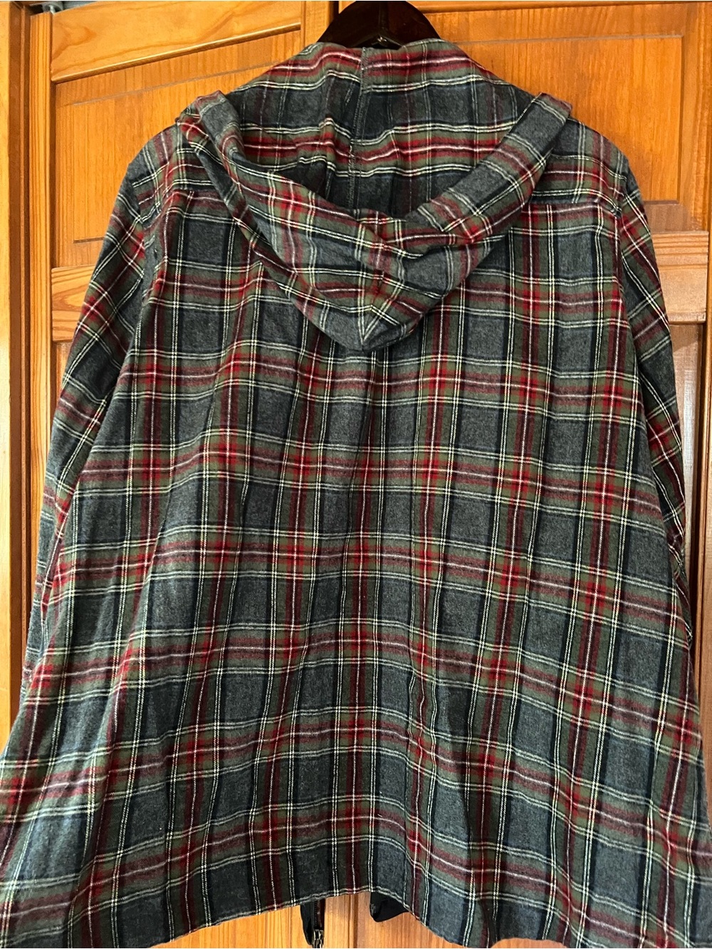 L.L. Bean Women's Plus Hooded Plaid Zip Jacket in Gray Stewart Flannel - Picture 8 of 11